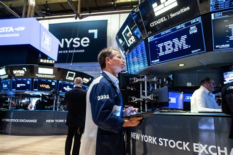 Dow stock index adds more than 200 points, closes at .